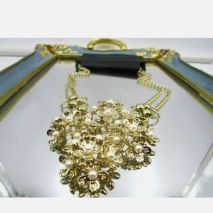 New flowers & faux pearl goldtone necklace